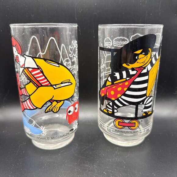 2 VTG McDonalds Issue 1977  McDonaldland Ronald + Hambuglar collector’s glasses - Picture 1 of 5